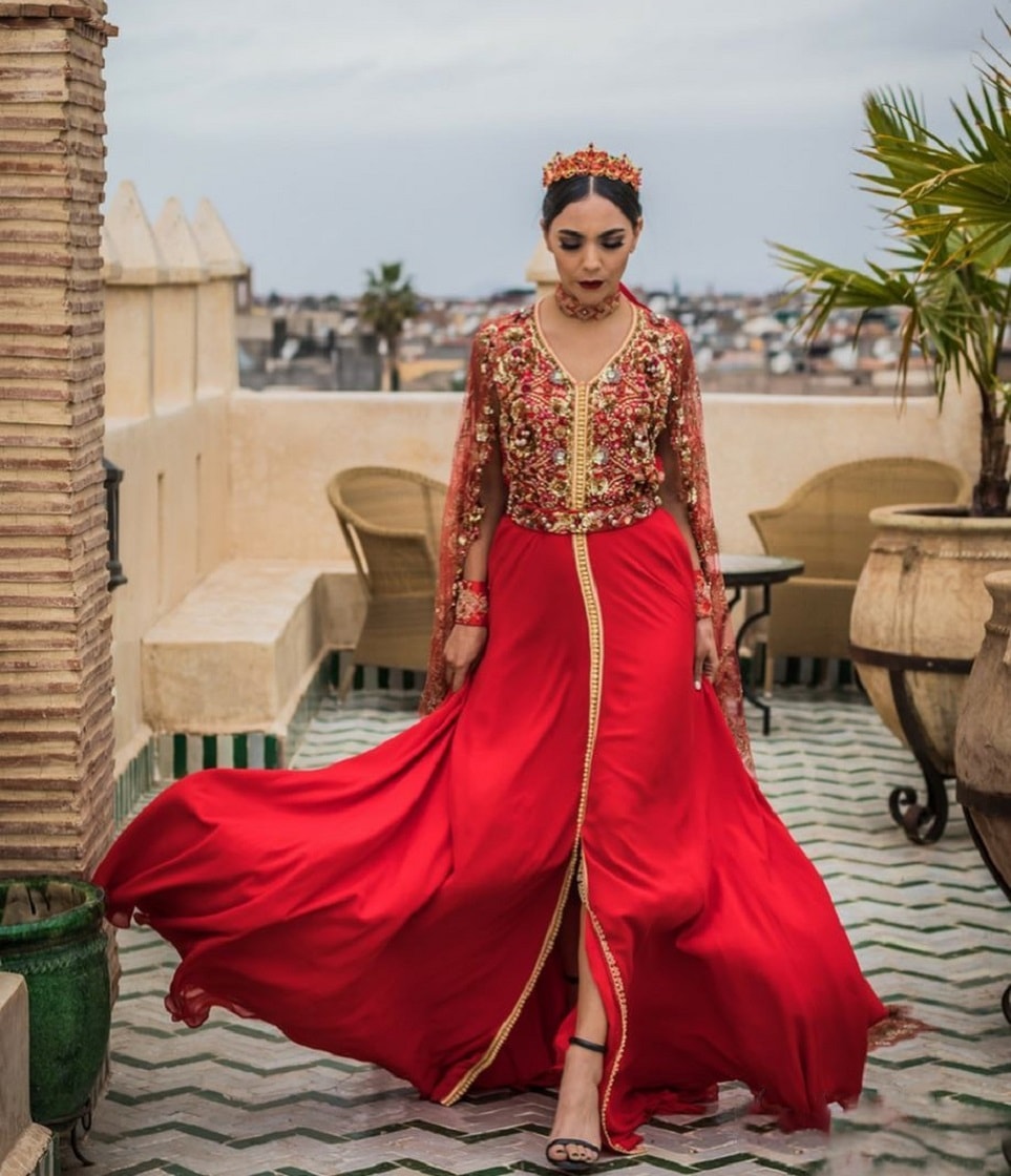 caftan marocain rouge pour jeunes filles